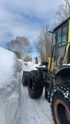 Удалением снежных масс с внутридворовых проездов и тротуаров занимаются службы в Петропавловске-Камчатском 2