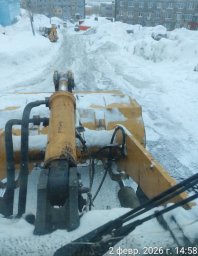 Коммунальные бригады сосредоточены на очистке внутриквартальных проездов и территорий у домов в Петропавловске-Камчатском 7