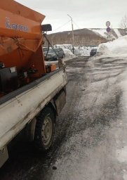Борьбу со снежной стихией продолжают дорожные службы Петропавловска-Камчатского 1
