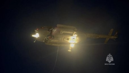 Беспарашютные спуски с вертолета отработали спасатели МЧС России на Камчатке 2