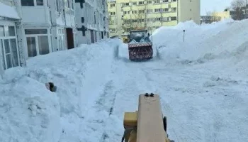Дорожные службы работают круглосуточно на расчистке территорий Петропавловска-Камчатского