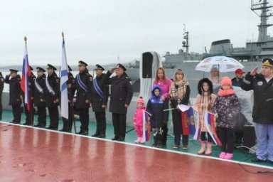 На Камчатке торжественно встретили моряков подводного ракетоносца «Новосибирск» 13