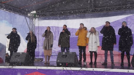 Непогода не помешала провести праздничный митинг в честь 10-летия воссоединения Крыма с Россией 2