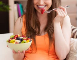 Рацион кормящей матери напрямую влияет на качество молока и самочувствие ребёнка