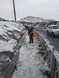 Борьбу со снежной стихией продолжают дорожные службы Петропавловска-Камчатского 2