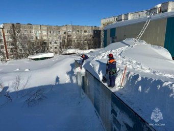 Спасатели МЧС продолжают работы по ликвидации последствий циклона на Камчатке 0