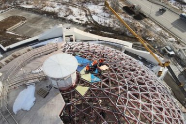 На строящемся камчатском театре кукол на Камчатке начали монтаж стеклянного купола 5