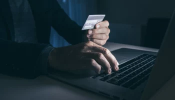 Дроппер выплатит часть похищенных средств пенсионеру с Камчатки Дроппер выплатит часть похищенных средств пенсионеру с Камчатки