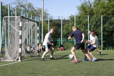 В столице Камчатки юные любители футбола сразились за кубок Ленинского района среди дворовых команд 0
