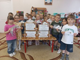 Письмами и подарками ко Дню Победы поддержали военных дети Камчатки 0