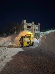 Чиститься от снега продолжает Петропавловск-Камчатский 3