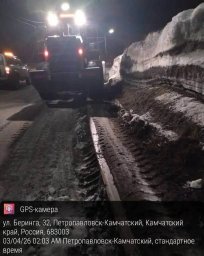 Продолжается очистка дорог от снега и песка в Петропавловске-Камчатском 3