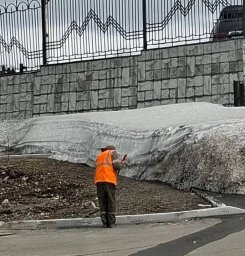 Сломанные ветки, песок и мусор убирают с улиц Петропавловска-Камчатского 6