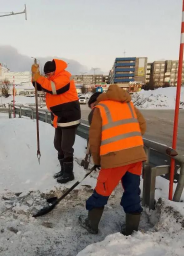 Работы по расчистке магистралей, внутриквартальных проездов и придомовых зон продолжаются в столице Камчатки 8