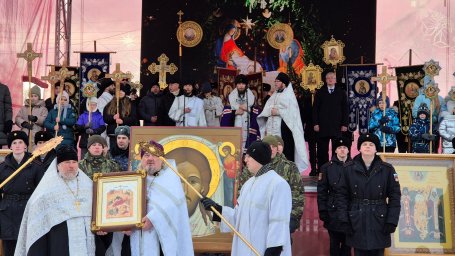 Крестный ход во главе с Архиепископом прошел вчера в столице Камчатки 11