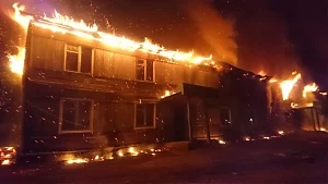 На Камчатке пожарные ликвидировали возгорание в многоквартирном доме в Тигильском районе  