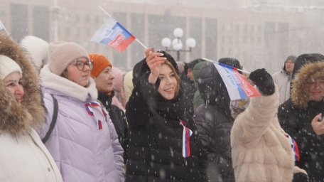 Непогода не помешала провести праздничный митинг в честь 10-летия воссоединения Крыма с Россией 7