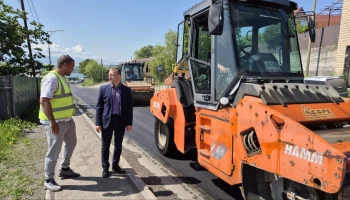 Работы по ямочному ремонту дорог продолжаются в Петропавловске-Камчатском Работы по ямочному ремонту дорог продолжаются в Петропавловске-Камчатском
