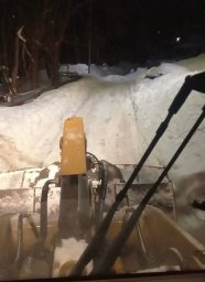 Работы по расчистке магистралей, внутриквартальных проездов и придомовых зон продолжаются в столице Камчатки 3