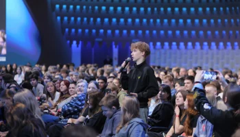 Диалог «Вопросы поколений» собрал около 600 школьников со всей страны