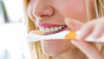 Как чистить зубы без вреда для эмали и дёсен