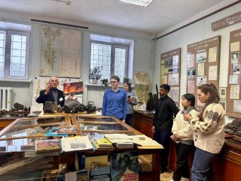 Практическое занятие в геологическом музее для магистрантов из Индии и Китая провели на Камчатке 4