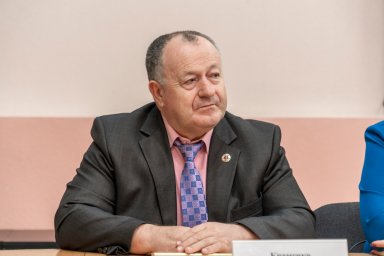 Премии лучшим педагогам в преддверии Дня учителя вручил губернатор Камчатки 1