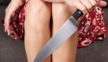 Ударом ножа в грудь убила женщина на Камчатке своего сожителя