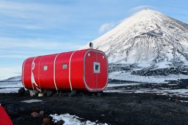 "Модуль жизни" установлен у Ключевского вулкана на Камчатке на высоте 2700 метров 1