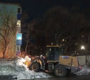Подрядные организации очищают улицы Петропавловска-Камчатского 3