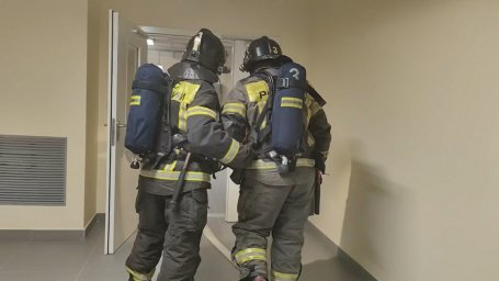 Учения по тушению пожаров прошли в новой краевой больнице на Камчатке 4