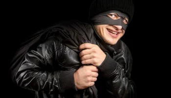 Подозреваемый в хищении алкоголя задержан на Камчатке Подозреваемый в хищении алкоголя задержан на Камчатке