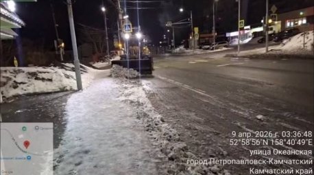 Круглосуточно работают на расчистке города коммунальные службы Петропавловска-Камчатского 4
