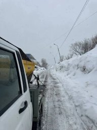 Несмотря на непогоду, продолжается борьба со снежными завалами в столице Камчатки 5