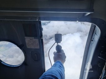 Наиболее активные вулканы обследовали ученые и сотрудники МЧС на Камчатке 4