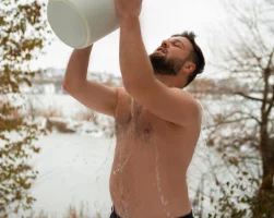 Систематическое закаливание благотворно влияет на общее состояние человека