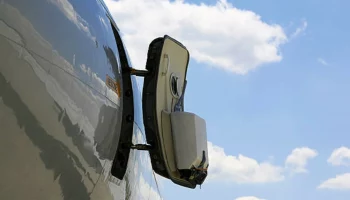 Авиадиспетчер предотвратил взлет самолета с открытой дверью на Камчатке Авиадиспетчер предотвратил взлет самолета с открытой дверью на Камчатке
