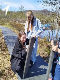 Камчатские школьники приняли участие в строительстве экотропы в парке Ойкумена 9