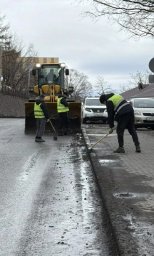 Подрядные организации убирают песок и мусор с улиц столицы Камчатки 5