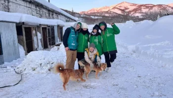 Справиться с последствиями циклона жителям помогают волонтеры Камчатки