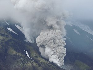 Извержение вулкана Крашенинникова привлекает внимание туристов на Камчатке 2
