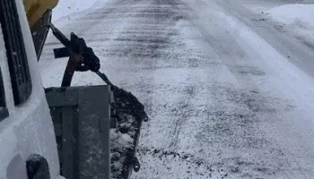 Расчистка городских улиц от последствий непогоды продолжается в Петропавловске-Камчатском Расчистка городских улиц от последствий непогоды продолжается в Петропавловске-Камчатском
