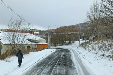 Дорожные службы и подрядчики устраняют последствия циклона на дорогах столицы Камчатки 2