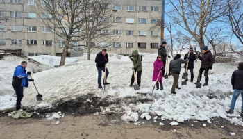 Андрей Воровский присоединился к субботнику в Перопавловске-Камчатском