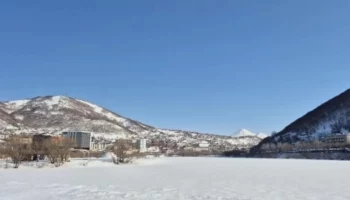 Об опасности выхода на неокрепший ледовый покров водоемов предупреждают жителей Камчатки