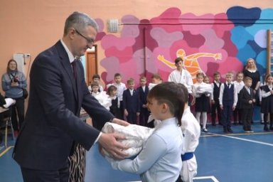 На Камчатке вручили первые кимоно участникам проекта «Киокусинкай в школу» 1