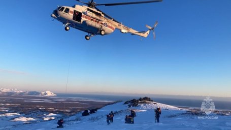 Учения: камчатские спасатели эвакуировали туриста со склона Козельского вулкана 1