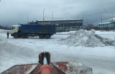 За состоянием магистралей и внутридомовых проездов следят дорожные службы в столице Камчатки 0