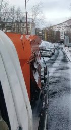 Бригады ручного труда приступили к уборке песка с проезжей части в Петропавловске-Камчатском 5