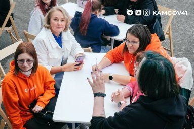 Более 3 000 желающих посетили учебный парусник из Владивостока на Камчатке 0